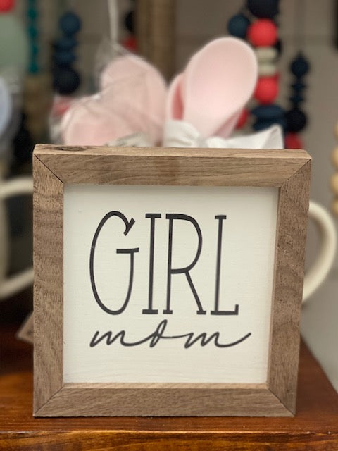 Boy mom or Girl mom sign